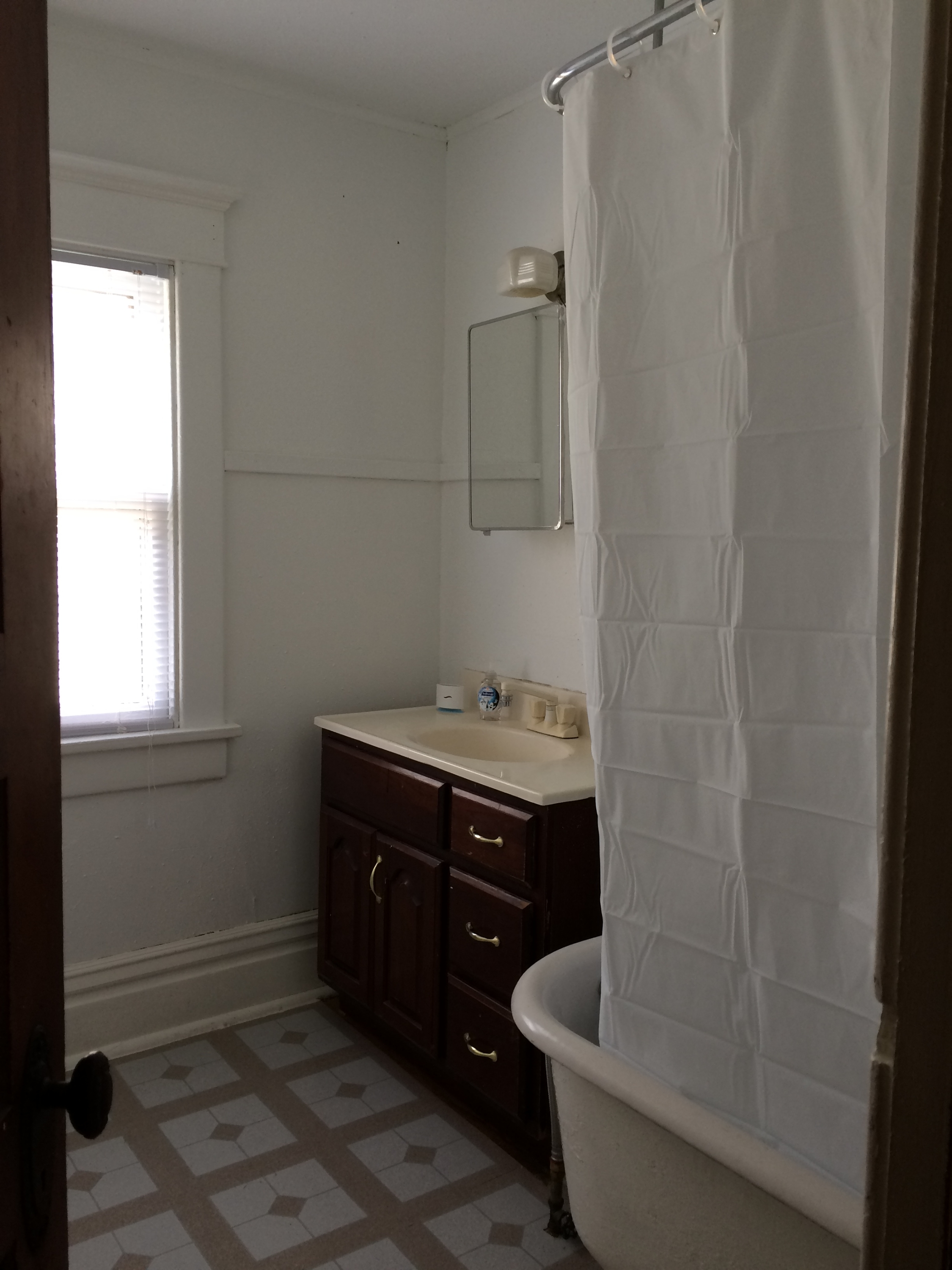 1406 1/2 W 3rd St