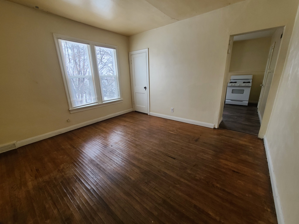 1019 1/2 South St