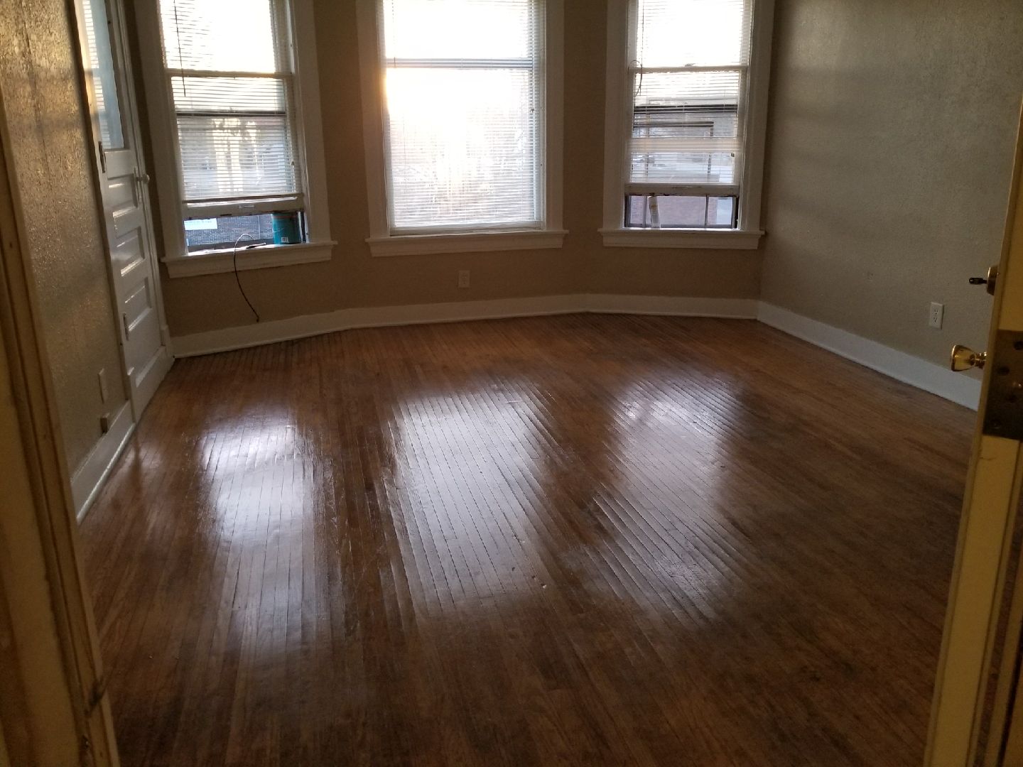 850 W 4th St - 3